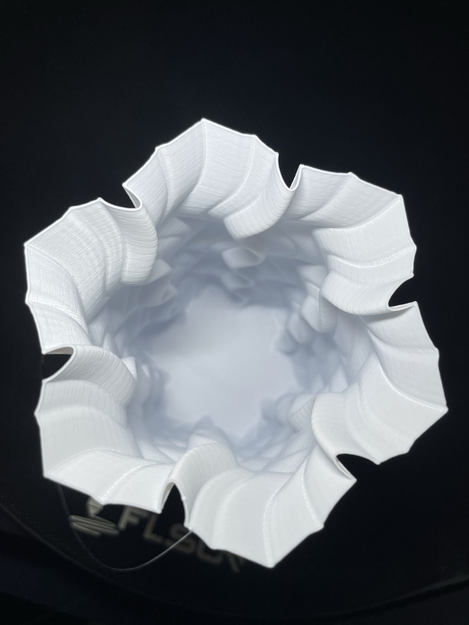 Free STL file Snowflake Twist Vase・3D print model to download・Cults