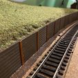 9C1EC062-FF4D-4B1F-A0B1-480AD1BB3293.jpeg Mur de soutènement de traverses de chemin de fer miniature - hauteur de 6 traverses