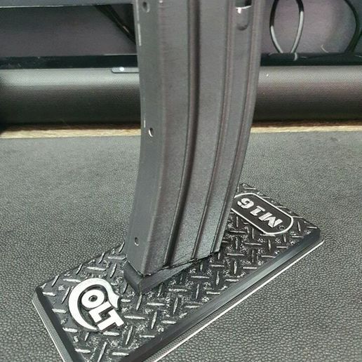 408589624_319878060924065_1832565415327887181_n.jpg M4 Stand COLT Logo & No Logo