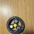 Photo-of-finished-3D-printed-planetary-gear-fidget-spinner-with-braille-numerals-yellow-sun-and-moon.jpg Fidget spinner multisensoriale con ingranaggi planetari ORBIT. Giocattolo OpenSCAD parametrico stampato in loco con numeri in braille, cappucci celesti tattili e feedback acustico