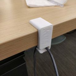 IMG_20181227_093143.jpg desk cable clip