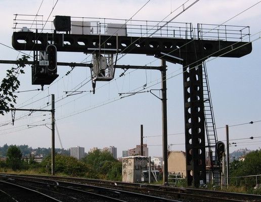 potence-de-signaux.jpeg SNCF HO signalling bracket