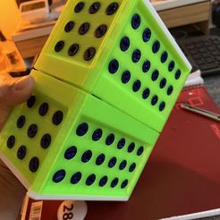 Contenedor de tarjetas realmente molesto