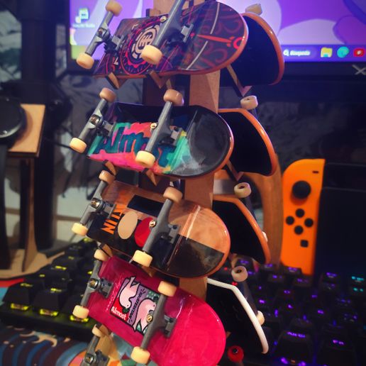 1723601647795-1.jpg Soporte patineta tech deck