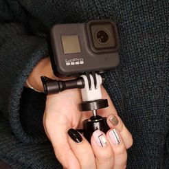 84254109_2706060506137033_382182012657598464_n.jpg GoPro adaptor to selfie stick (screw)