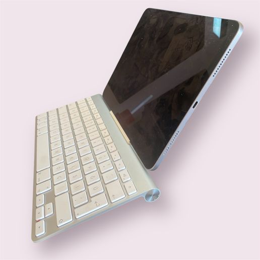Photoroom_20250709_075125.jpeg Support pour iPad & Apple Keyboard Magic Keyboard Stand - Élégant, fonctionnel, Design imprimable en 3D Fichier STL
