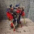 bafkreibvkpwm5vhvdjm44ru742o2krodp7l3ynzma6ytpmig6d7i2b47v4.jpg ROTF Leader Class Optimus Prime upgrade weapons