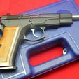 r0otbfjrczz61.jpg CZ-75 Full Auto (Prop gun)