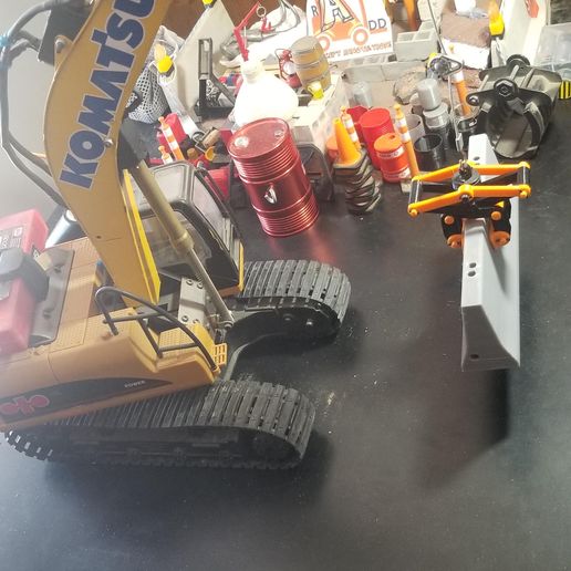 20210604_103344.jpg Échelle 1/14 (ATTENTION) Barrière Jersey