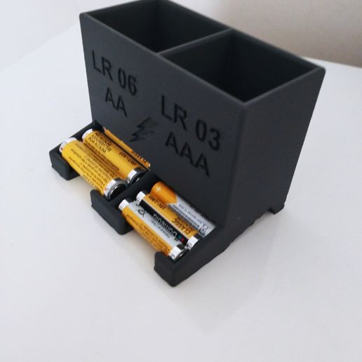 Battery dispenser