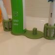 20171115_160711.jpg Oral B electric toothbrushes and brush holders