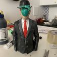 B.jpg Surrealist Mystery Bust – Magritte-Inspired 'Son of Man' Sculpture