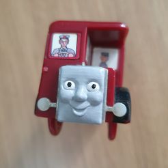 20230118_120857.jpg Fichier STL gratuit Visage de Bertie le Bus et couvercle de la batterie・Objet pour imprimante 3D à télécharger