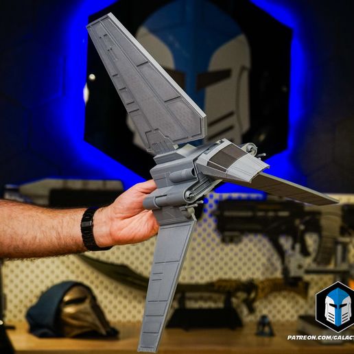 Pose3.jpg Lambda Shuttle Vehicle Kit Card - 3D Print Files