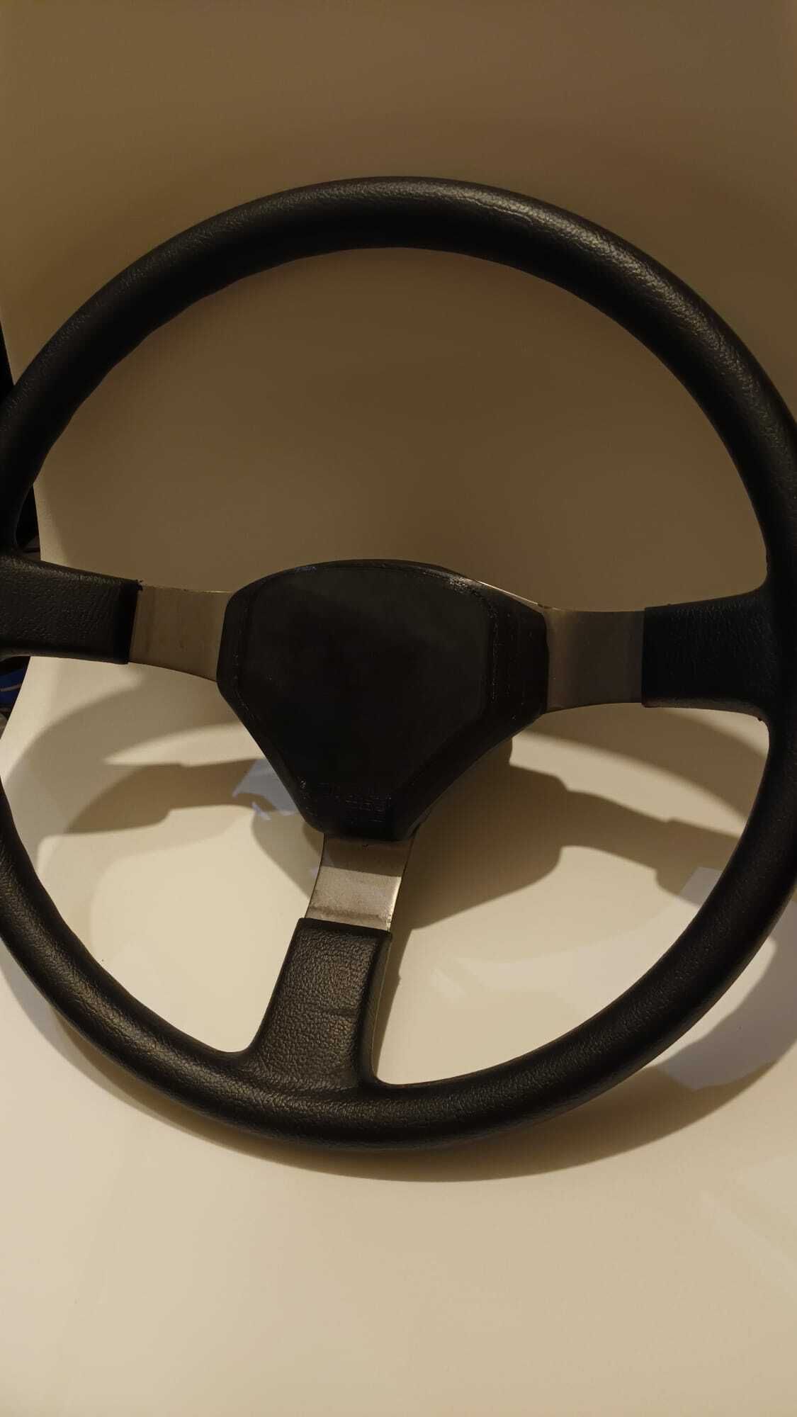 STL file Toyota ae86 steering wheel center・Model to download and 3D