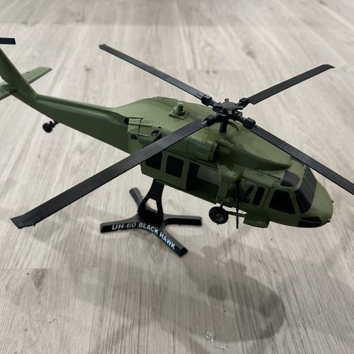 🦅 UH-60 Black Hawk 1:44・ 3D File for 3D printing・Cults