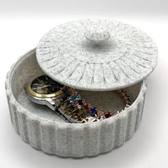 unique-jewlery-box.jpg Unique jewlery box with a diamond shaped knob