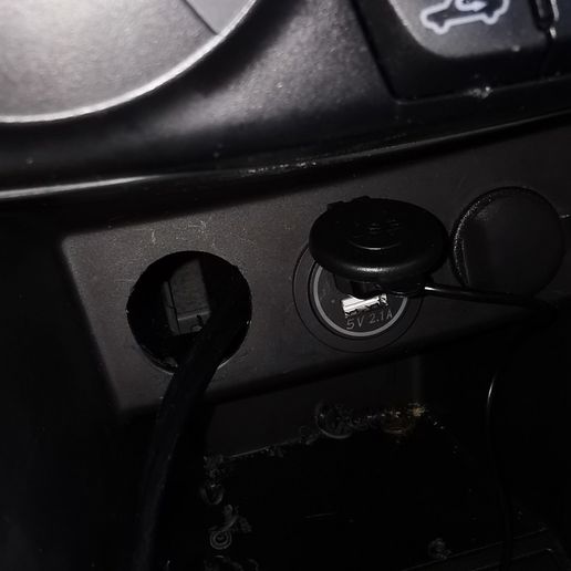 CarUSBCablesHolder_04_P01.jpg Car Dual USB Cable Box