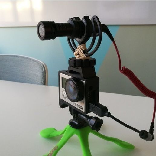 GoPro Hero Frame w Hot Shoe Mount5.jpg Archivo STL gratuito Marco de héroe de GoPro con soporte de zapata caliente・Design para impresora 3D para descargar, DanielNoree