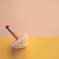 InstagramCapture_a3aa4312-d98c-4b47-a515-1b608946d1fd_jpg.jpg STL file Pencil Spin-top (DESKTOPTOYS I)・3D print model to download