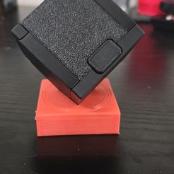 Storage cube for SD and MicroSD cards. 12 SD / 8 MICROSD OR 4 SD / 40 MICROSD