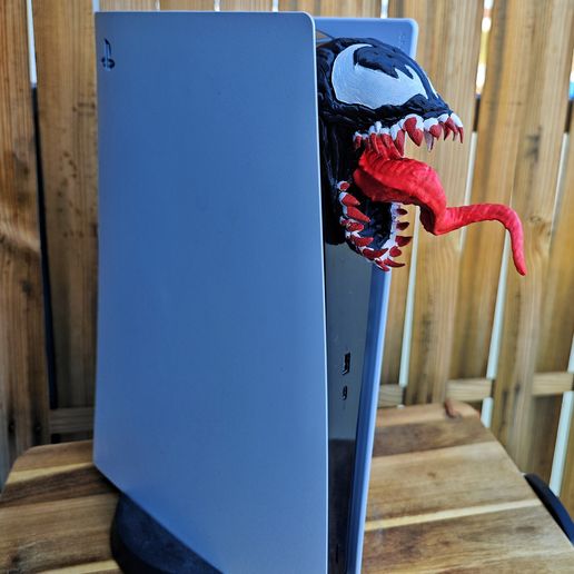 1694790384280-01.jpeg Tête de Venom imprimée en 3D pour la Playstation 5