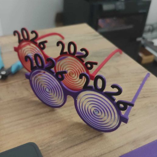 WhatsApp-20Image-202025-12-16-20at-2021.51.54-2.jpeg Gafas espirales Nochevieja 2026
