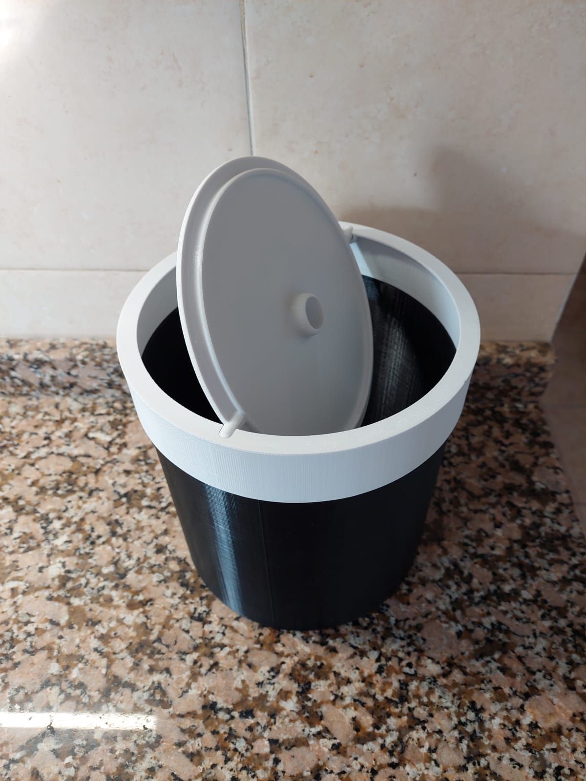 STL file Minimalist Trash Can・3D printable design to download・Cults