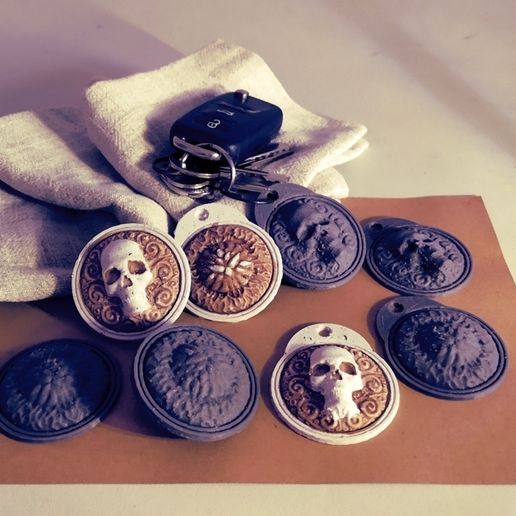 1.jpg Memento Mori, Memento Vivere. Монета и брелок