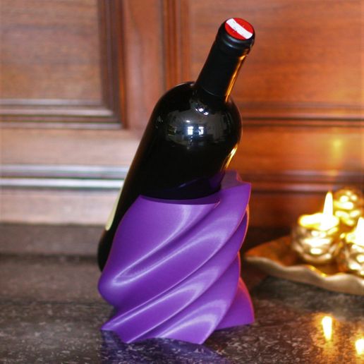 mit Flasche schwarz-braun Hintergrund 3.JPG Дисплей для вина витой