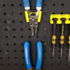 20200325_190739.jpg Free STL file Wire stripper/cutter pegboard mount・Design to download and 3D print