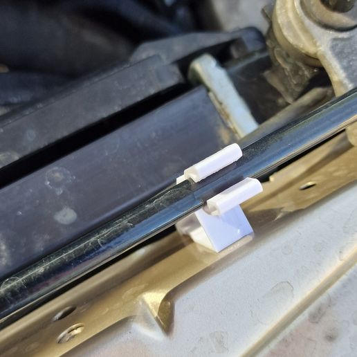 20240413_171339.jpg hood strut attchment Opel Astra F/Vauxhall Astra MK3