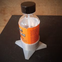 PL01SQ.jpg Archivo STL Base para botellas antipunzón Plastruct Plastic Weld (funciona con botellas de 1,5" o 39 mm de diámetro)・Modelo imprimible en 3D para descargar, FentressImagineering