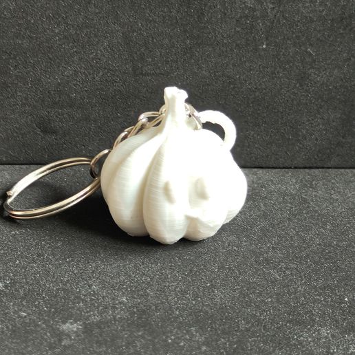 KAWAII GARLIC KEYCHAIN 🧄😇 (Made with AI and edited by me.)