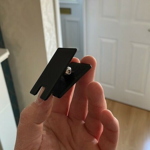 28d4447f-8dd9-4d0e-a879-16c036a30e51.jpg Simplisafe Indoor Camera Wall Mount