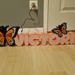20230529_195313.jpg STL-Datei Namenslampe Victoria Schmetterlinge・Vorlage für 3D-Druck zum herunterladen