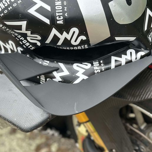 1dc329ed903d0d209abb21096b9ee4cc.jpeg Aprilia RSV4 MotoGP Style Wing Winglet