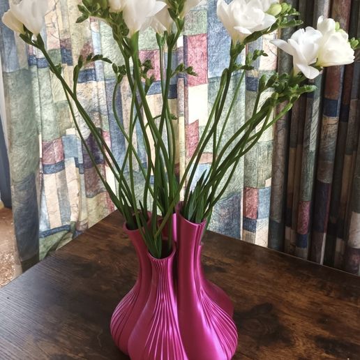 20230803_100740000_iOS-3.jpg Tulip Bulb Vase - 5