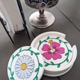 PXL_20250413_163436667.jpg Подставки для напитков с цветочной тематикой