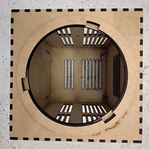 Vue-de-face.jpg #LASERCUTBOX - Boite de transport pour chat &co