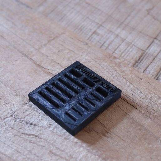 IMG_0321.JPG Memory card / Flash drive holder