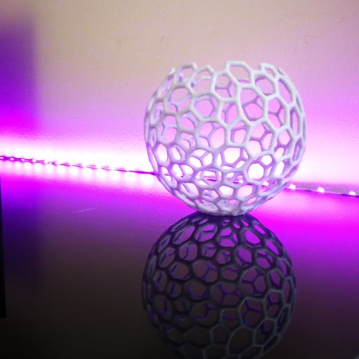 Voroni vase 3D model