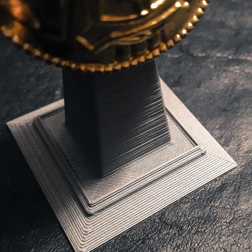 Thanos (2).jpg Stand pour le mini gauntlet de Thano