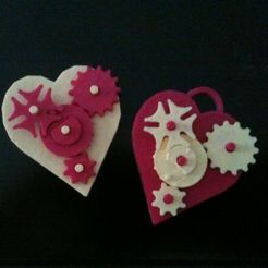 2-color_mix_cropped_display_large.jpg Archivo STL gratuito Valentine Gears Pin/Pendant・Objeto para descargar e imprimir en 3D