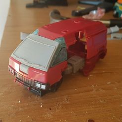 EtzhljyXMAAg6s8.jpg Free STL file Earthrise Ironhide and Ratchet Windshield Fix・3D printable model to download