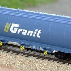 photo.jpg GRANIT grain car with blue round side