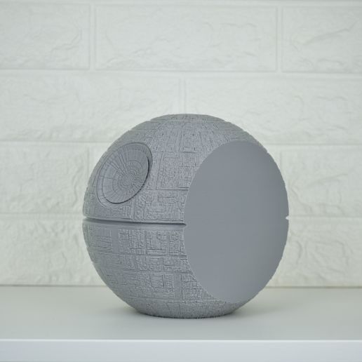 DSC01200.jpg Atril y sujetalibros inspirados en la Estrella de la Muerte de Star Wars