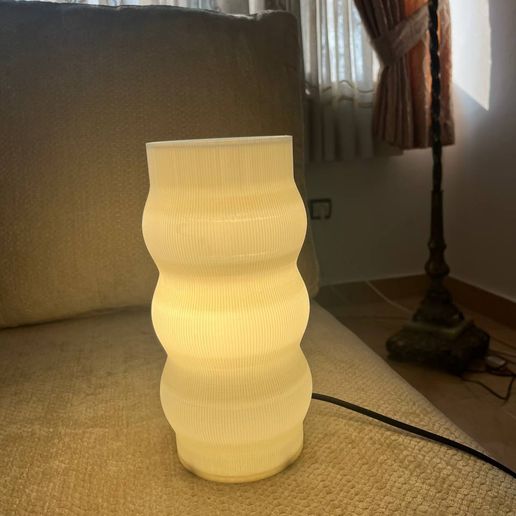 photo_2024-12-21_12-10-22.jpg Изогнутая минимальная настольная лампа (легкая печать)