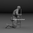 sol.230.png WW2 GERMAN PARATROOPER WITH RIFLE CROUCHED DOWN