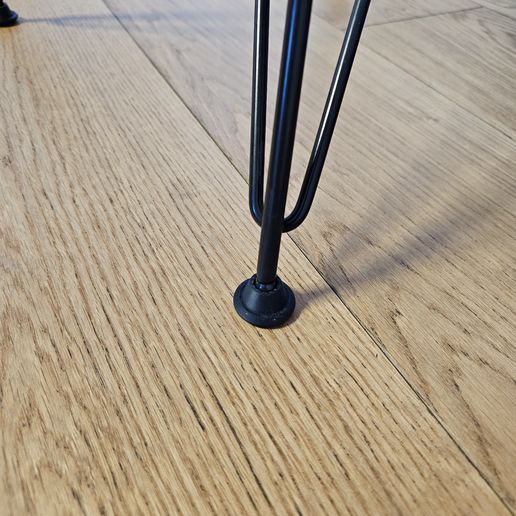 20240315_162119.jpg Chair EAMES